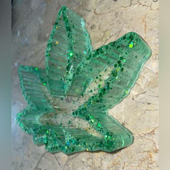 Pot Leaf Resin Ashtray Handcrafted | Home Decor - Picture 7 of 11